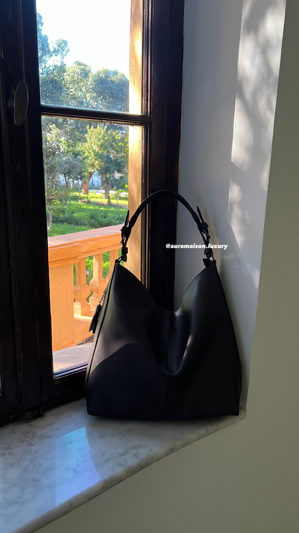 Aura black bag