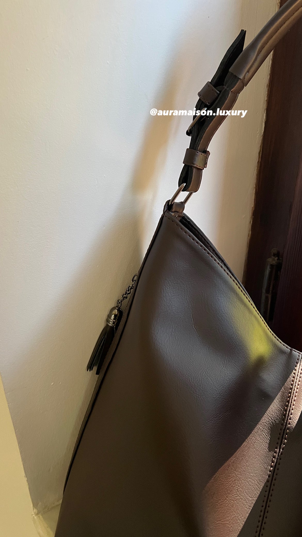 Aura brown chocolate